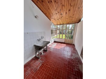 CASA APTA CREDITO ZONA EJERCITO, 3 DORM, PATIO Y COCHERA