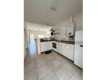 VENTA - LOS ROBLES ZONA LA TOMA