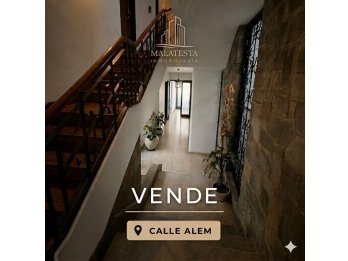 VENDE HERMOSA CASA CENTRICA