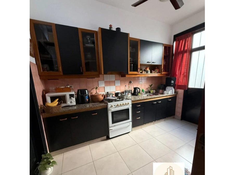VENDE HERMOSA CASA CENTRICA