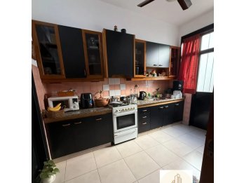 VENDE HERMOSA CASA CENTRICA