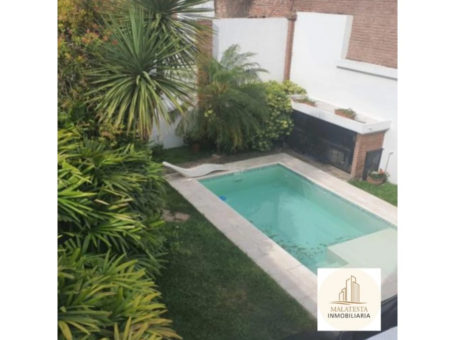VENDE HERMOSA CASA CENTRICA