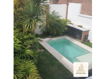 VENDE HERMOSA CASA CENTRICA