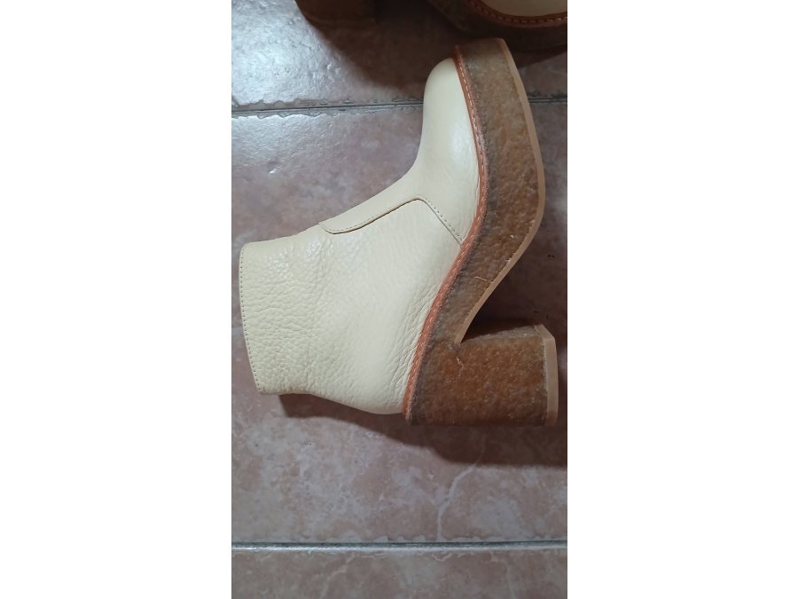 Botas cortas con cierre. Talle 35