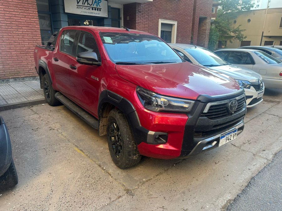 TOYOTA 2023 HILUX 2.8 DC 4X4 TDI CONQUEST 6AT. IMPECABLE