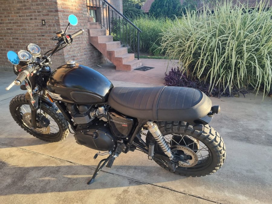 TRIUMPH STREET SCRAMBLER 900. GRAN OPORTUNIDAD..-