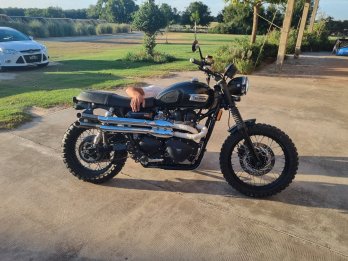 TRIUMPH STREET SCRAMBLER 900. GRAN OPORTUNIDAD..-