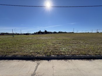 Lote 450 m² | Todos los servicios | Zona Triangular Oro Verd