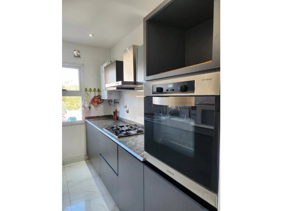 VENDO TRIPLEX ZONA THOMPSON