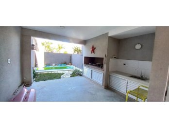 VENDO TRIPLEX ZONA THOMPSON
