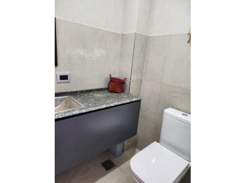 VENDO TRIPLEX ZONA THOMPSON