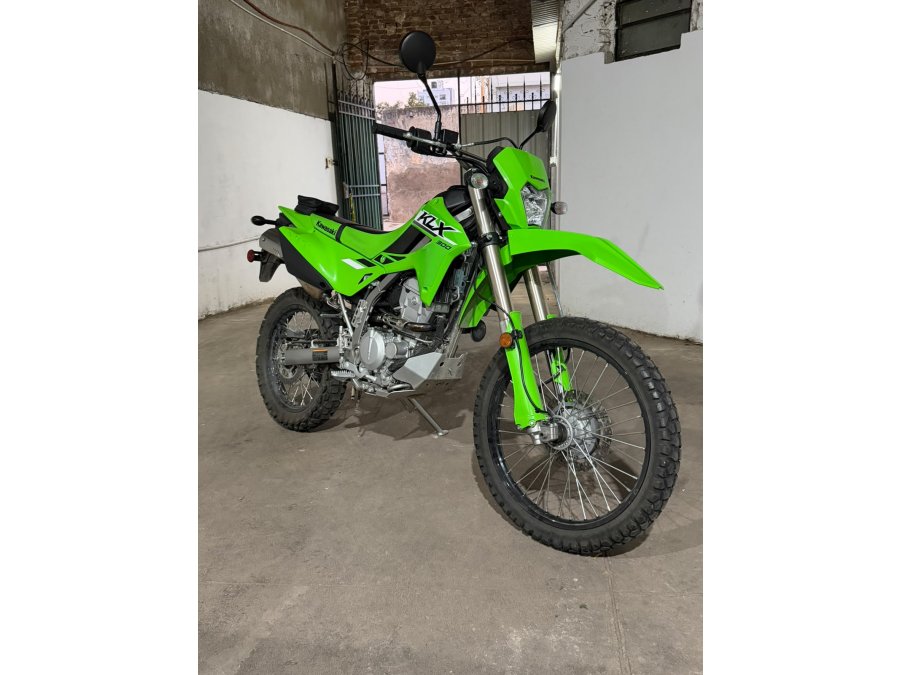 VENDO KLX 300 2025 CON 2000 KM