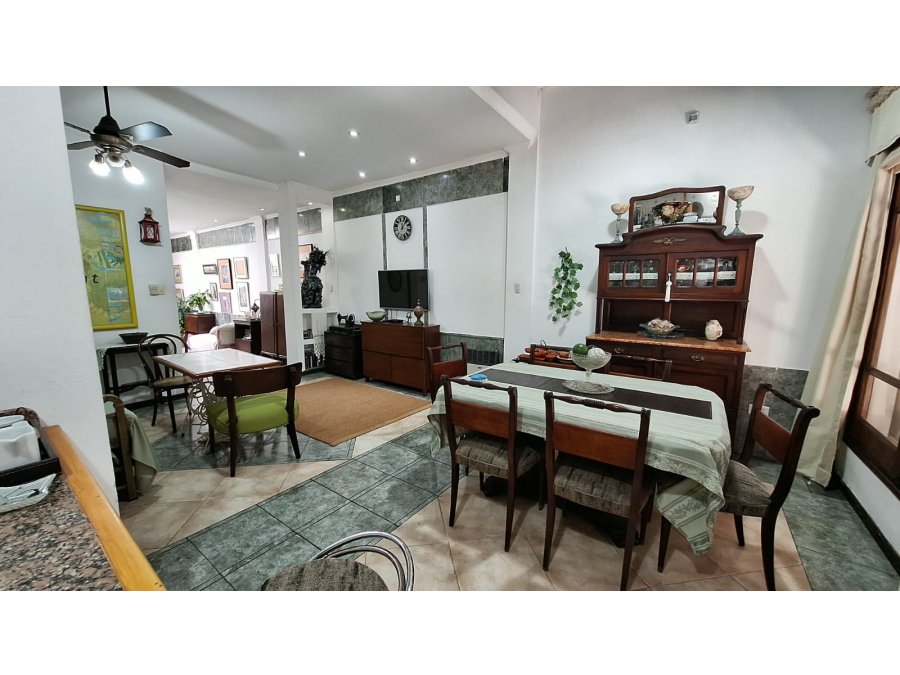 SE VENDE CASA A UNA CUADRA DE TRIBUNALES