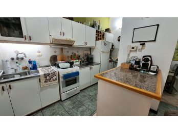 SE VENDE CASA A UNA CUADRA DE TRIBUNALES