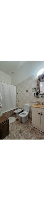 SE VENDE CASA A UNA CUADRA DE TRIBUNALES