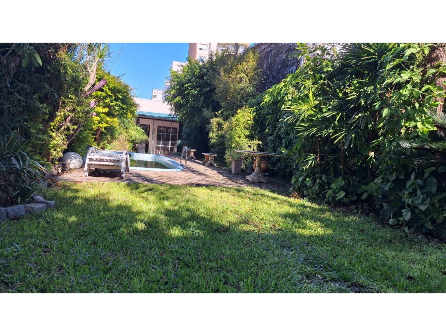 SE VENDE CASA A UNA CUADRA DE TRIBUNALES