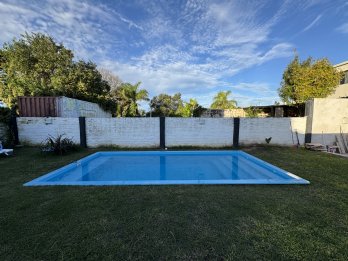 SE VENDE CASA DE 3 DORMITORIOS MODERNA ZONA THOMPSON