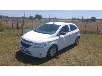 Chevrolet Onix impecable