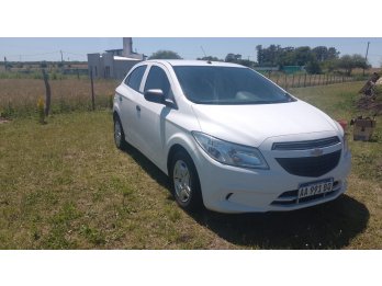 Chevrolet Onix impecable