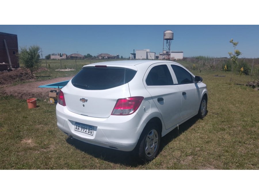 Chevrolet Onix impecable
