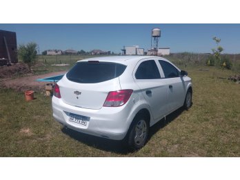 Chevrolet Onix impecable
