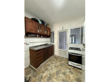Francia y Borges - Casa a refaccionar + Lote lateral en Venta