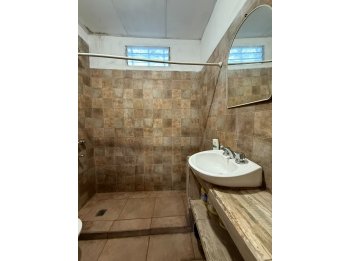 Francia y Borges - Casa a refaccionar + Lote lateral en Venta