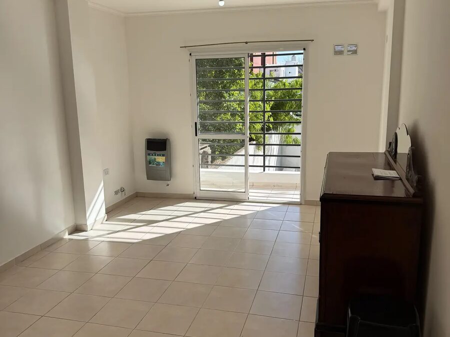 SE ALQUILA MONOAMBIENTE IRIGOYEN 128