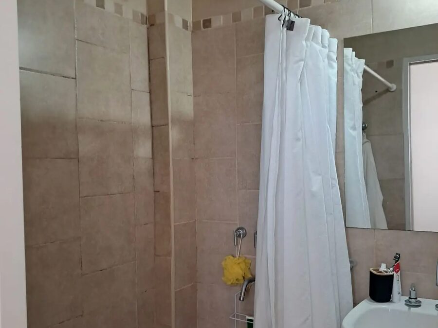 SE VENDE SEMIPISO + COCHERA , ZONA CENTRO !!!!
