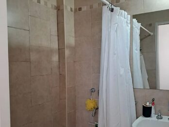 SE VENDE SEMIPISO + COCHERA , ZONA CENTRO !!!!