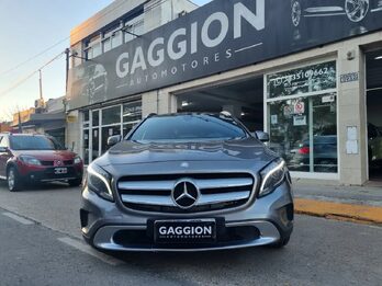 Exclusivo Mercedes Benz GLA 200 Urban Aut / 2017