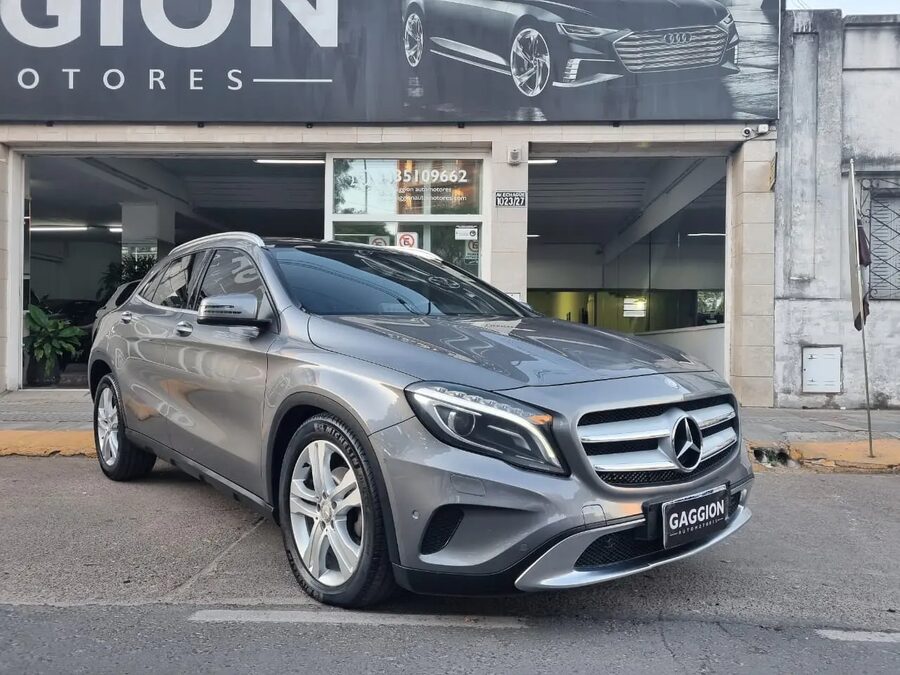 Exclusivo Mercedes Benz GLA 200 Urban Aut / 2017