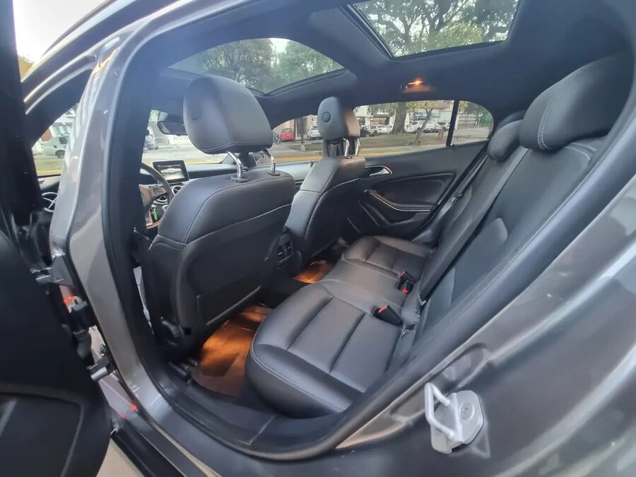 Exclusivo Mercedes Benz GLA 200 Urban Aut / 2017