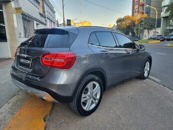 Exclusivo Mercedes Benz GLA 200 Urban Aut / 2017