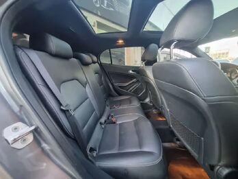 Exclusivo Mercedes Benz GLA 200 Urban Aut / 2017