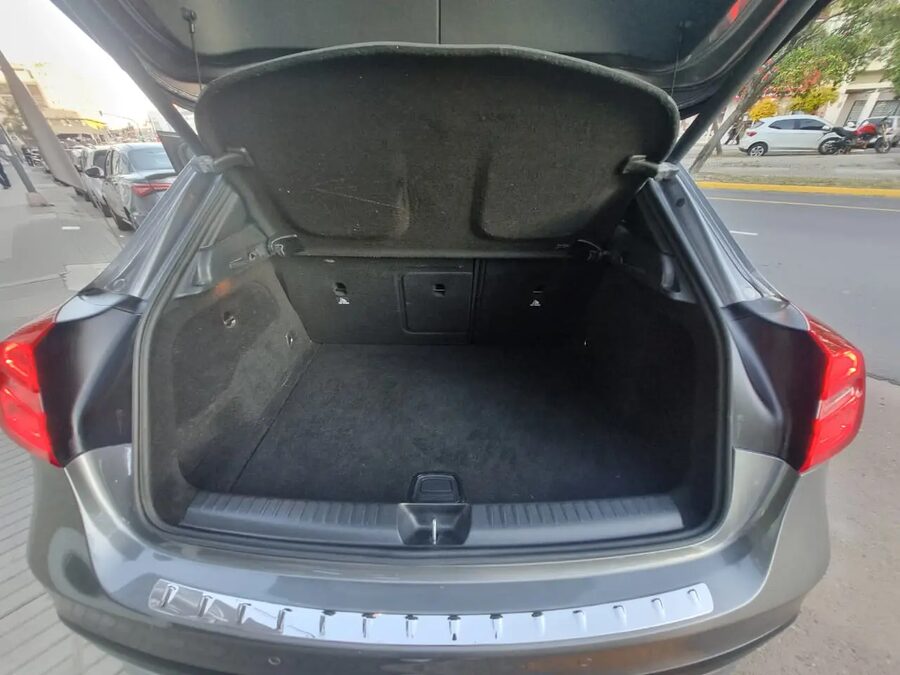 Exclusivo Mercedes Benz GLA 200 Urban Aut / 2017