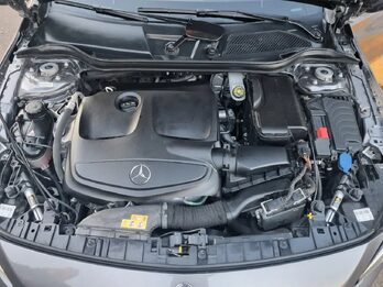 Exclusivo Mercedes Benz GLA 200 Urban Aut / 2017