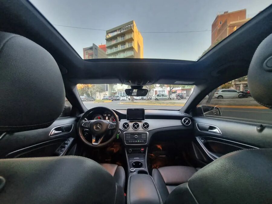 Exclusivo Mercedes Benz GLA 200 Urban Aut / 2017