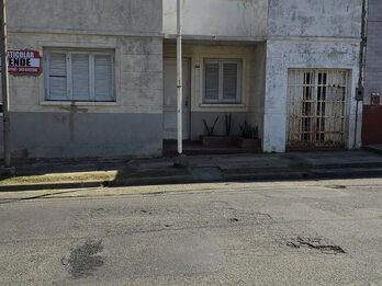 Particular vendo - Casa 2 dormitorios calle Libertad a 6 cuadras del centro