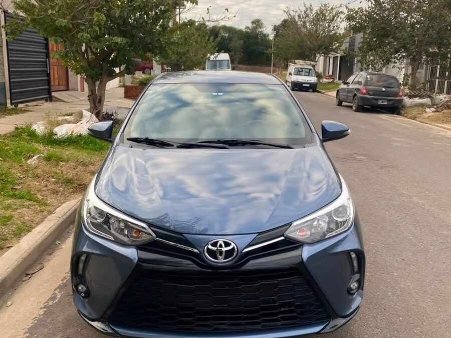 Vendo Toyota Yaris XLS. Recibo menor valor!