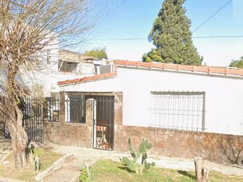 CASA EN HERMOSO LUGAR calle Dean Funes