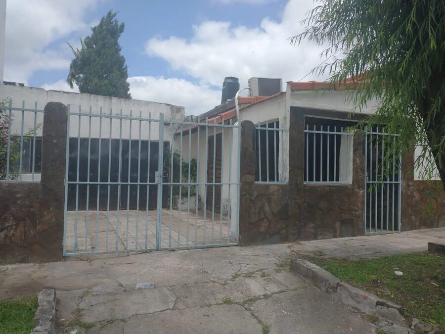 CASA EN HERMOSO LUGAR calle Dean Funes