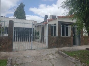 CASA EN HERMOSO LUGAR calle Dean Funes
