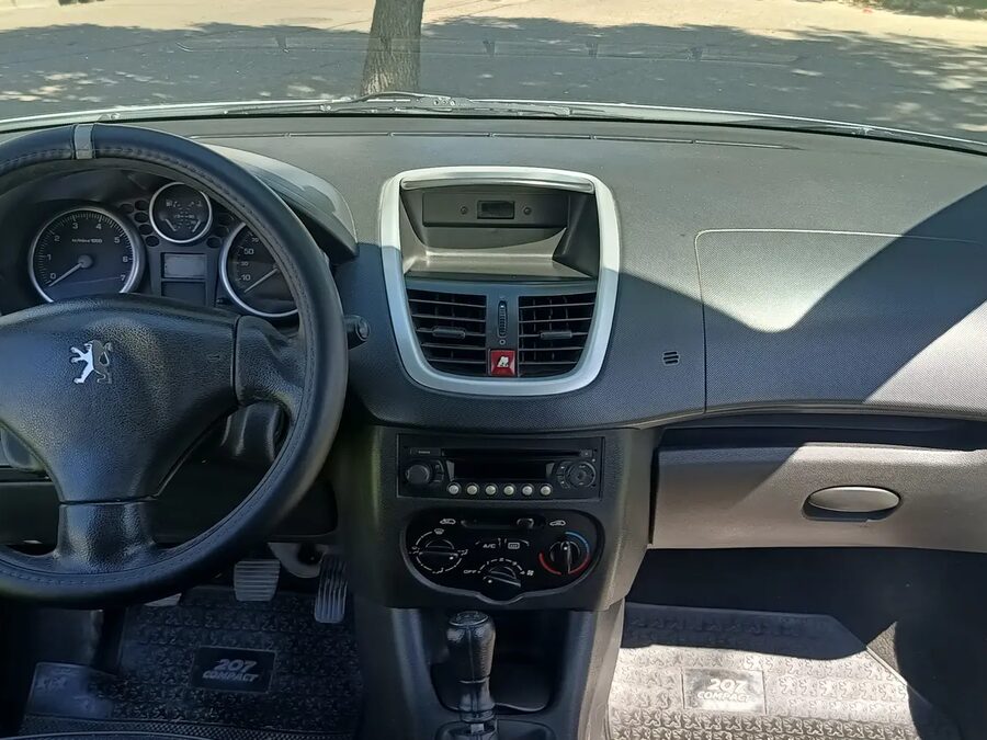 Peugeot 207 compact XR 1.4 3P    /   2009