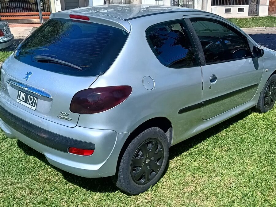 Peugeot 207 compact XR 1.4 3P    /   2009