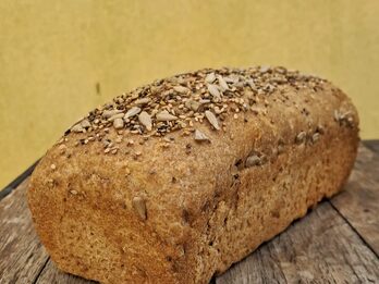 Pan lactal 100% integral con semillas (550g aprox.)