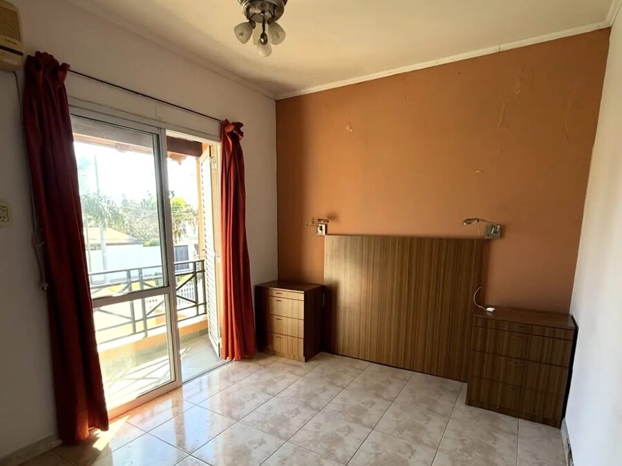 🏡DUPLEX EN ALQUILER‼️  📍sobre calle Gabriela Mistral 2575. (planta baja: cochera, living comedor, cocina fondo con verde, lavadero cubierto  y baño. Planta alta: 2 dormitorios y baño).