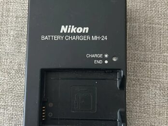 NIKON D5600 + Lente 18-55 VR + Batería Extra + Caja Original