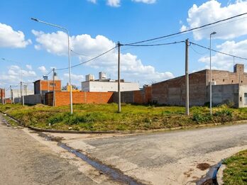 VENDO TERRENO - CALLE MIHURA Y BALBÍN - PARANÁ