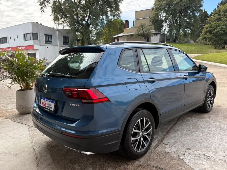 VOLKSWAGEN Tiguan 250 TSI DSG